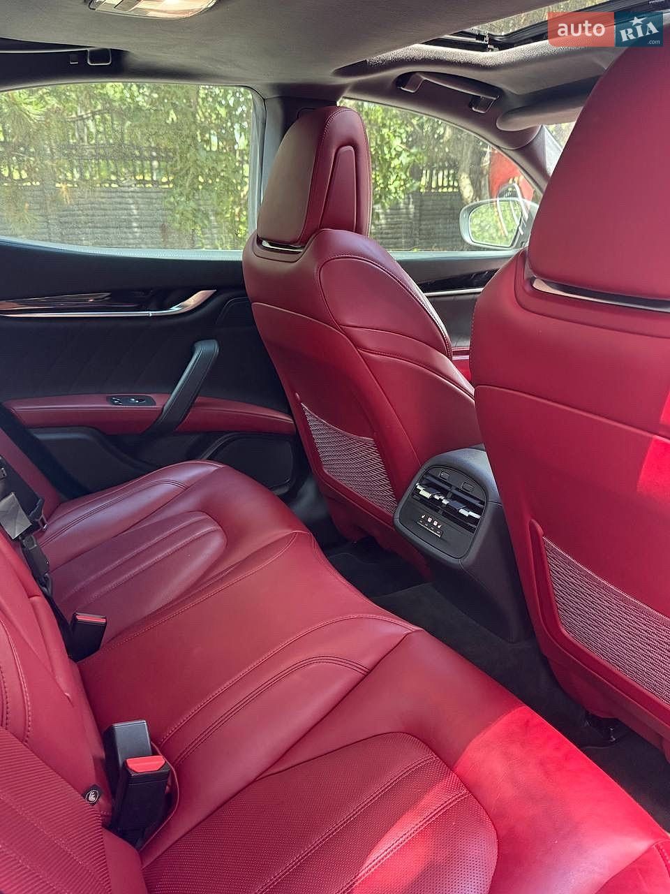 Maserati Ghibli 2018 VIN ZAM57YTS7K1315934 фото оголошення 23 з 25