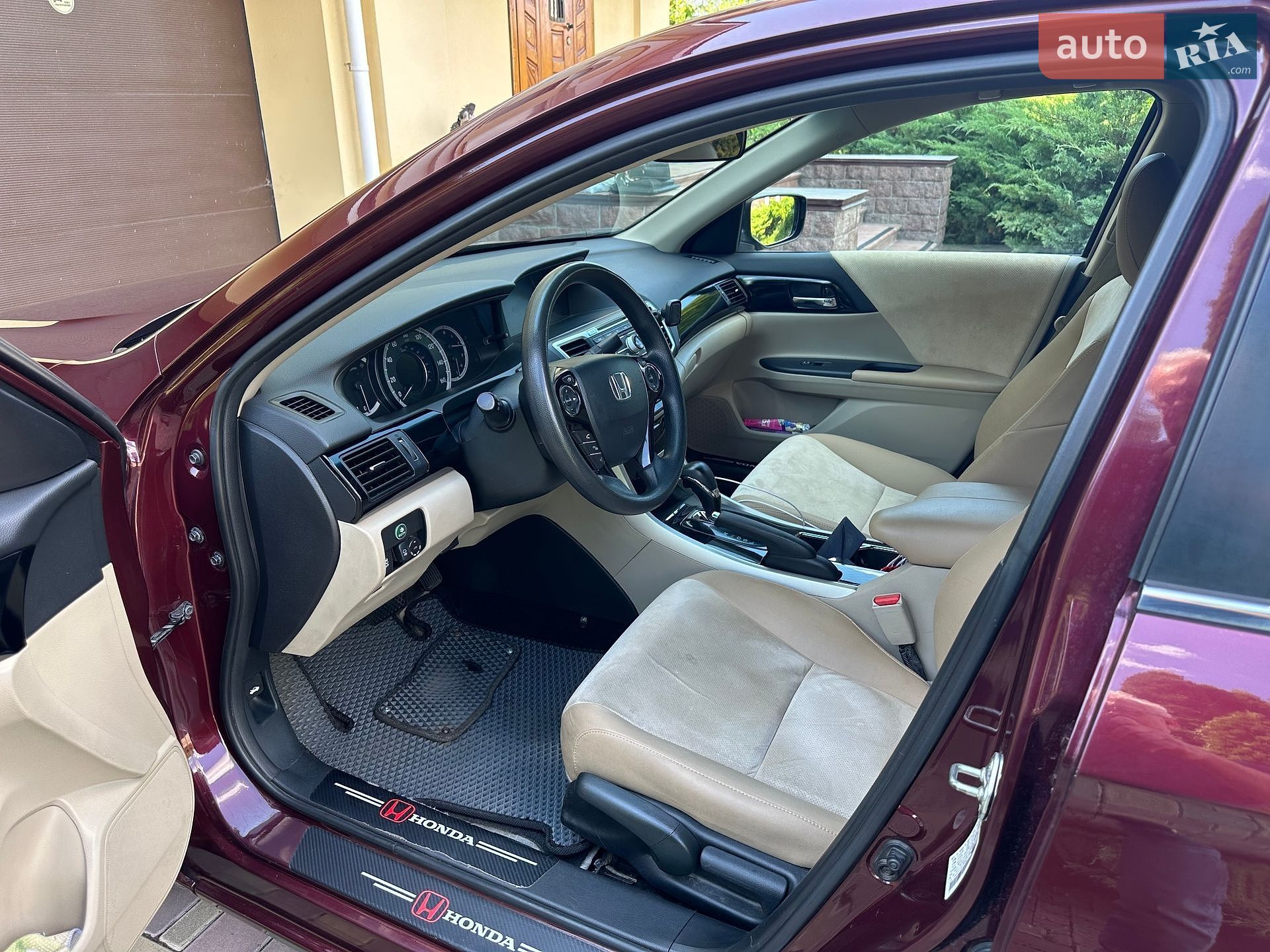 Honda Accord 2016 VIN 1HGCR2F33HA095984 фото оголошення 7 з 11