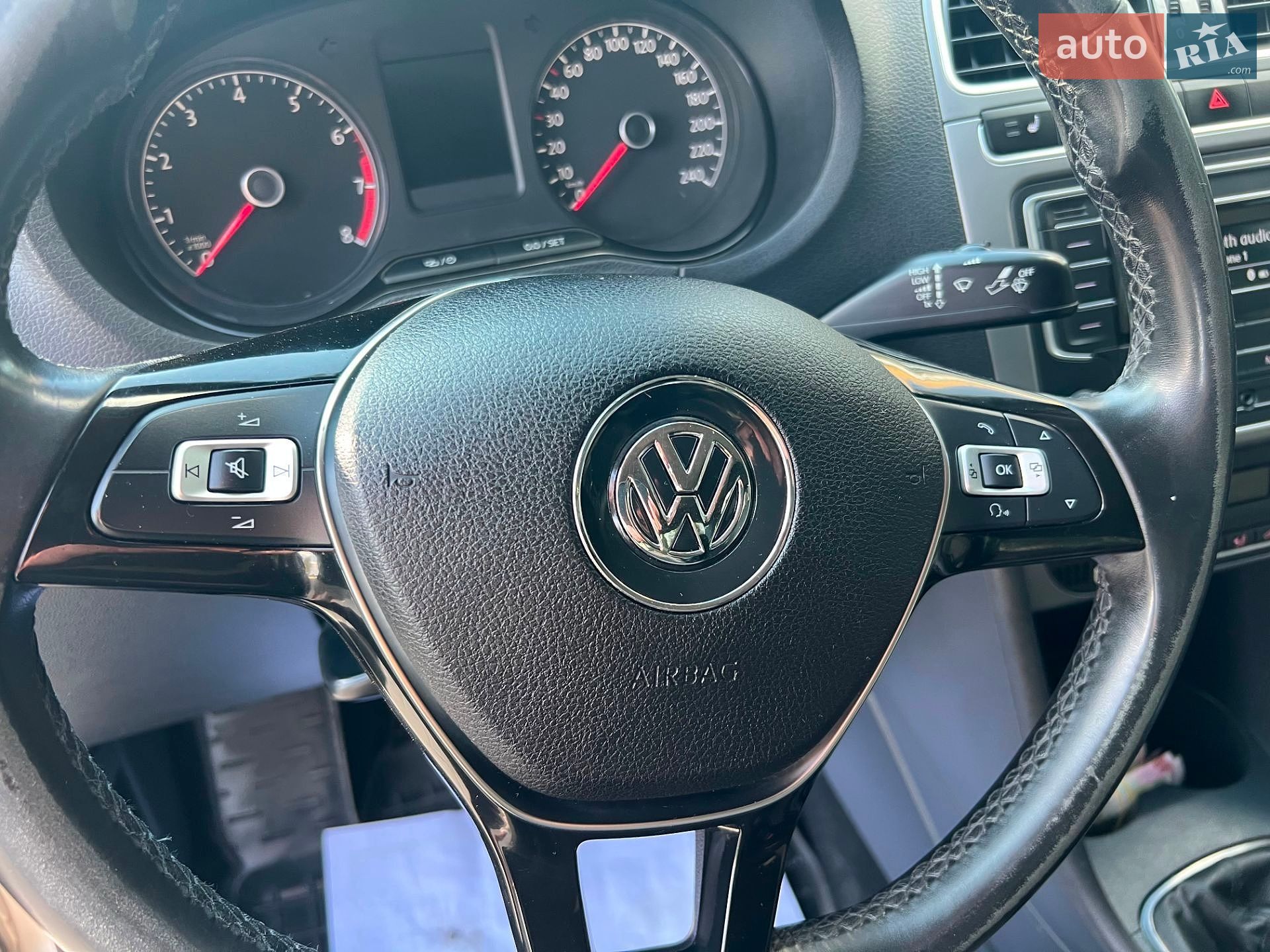 Volkswagen Polo 2019 VIN XW8ZZZ61ZKG064603 фото оголошення 11 з 20