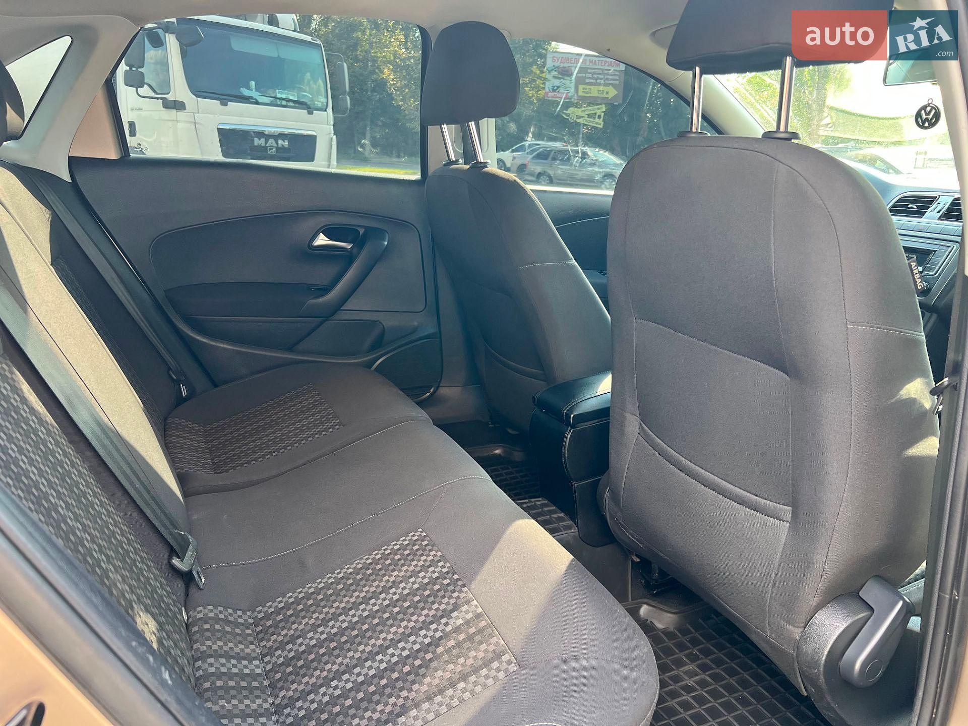 Volkswagen Polo 2019 VIN XW8ZZZ61ZKG064603 фото оголошення 15 з 20