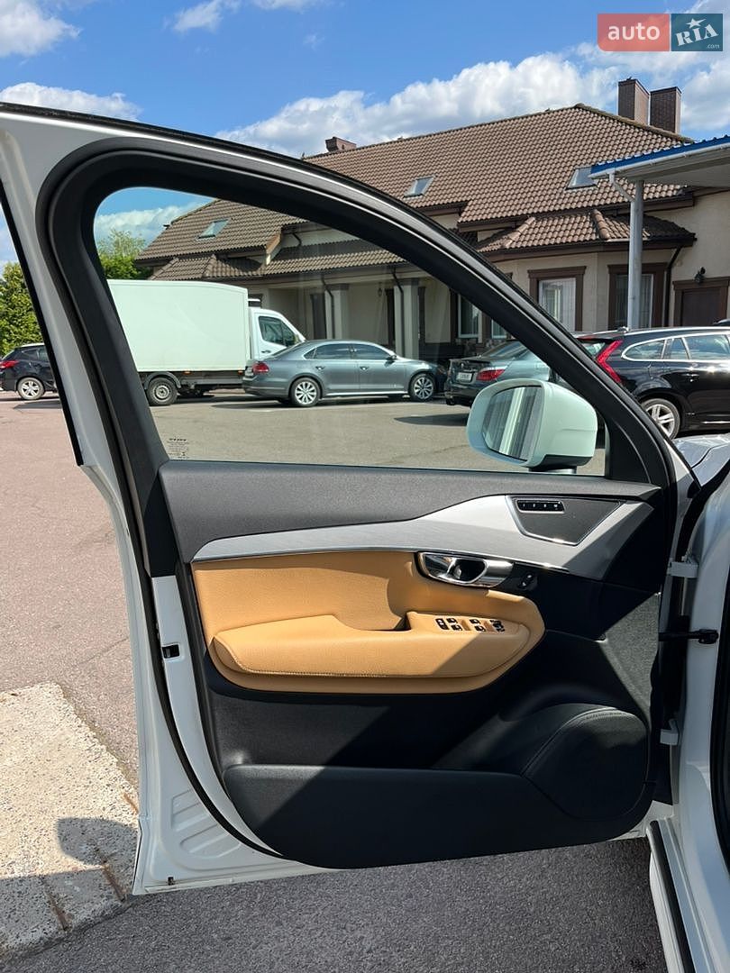 Volvo XC90 2016 VIN YV4102XKXG1068072 фото оголошення 10 з 42