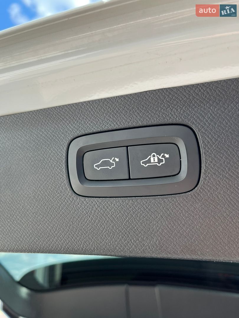 Volvo XC90 2016 VIN YV4102XKXG1068072 фото оголошення 12 з 42