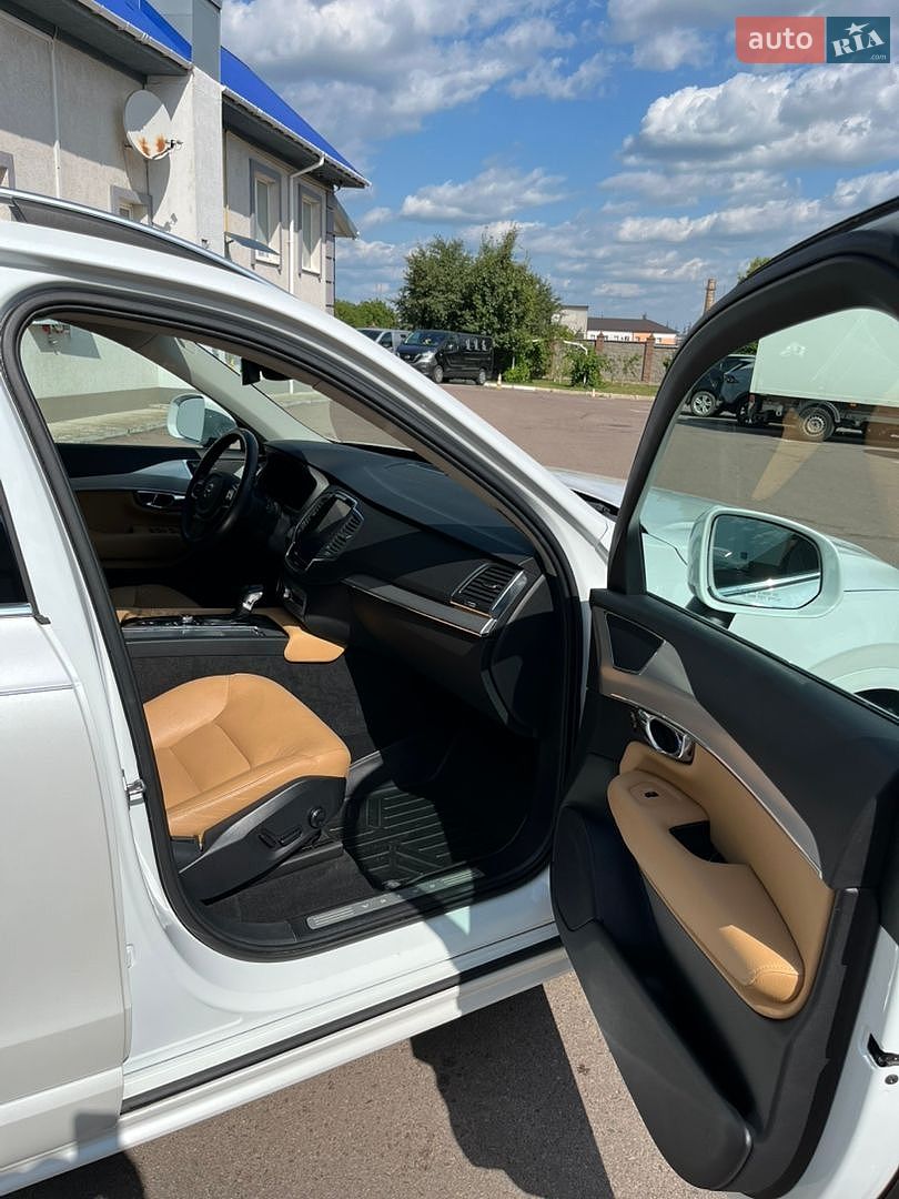 Volvo XC90 2016 VIN YV4102XKXG1068072 фото оголошення 17 з 42