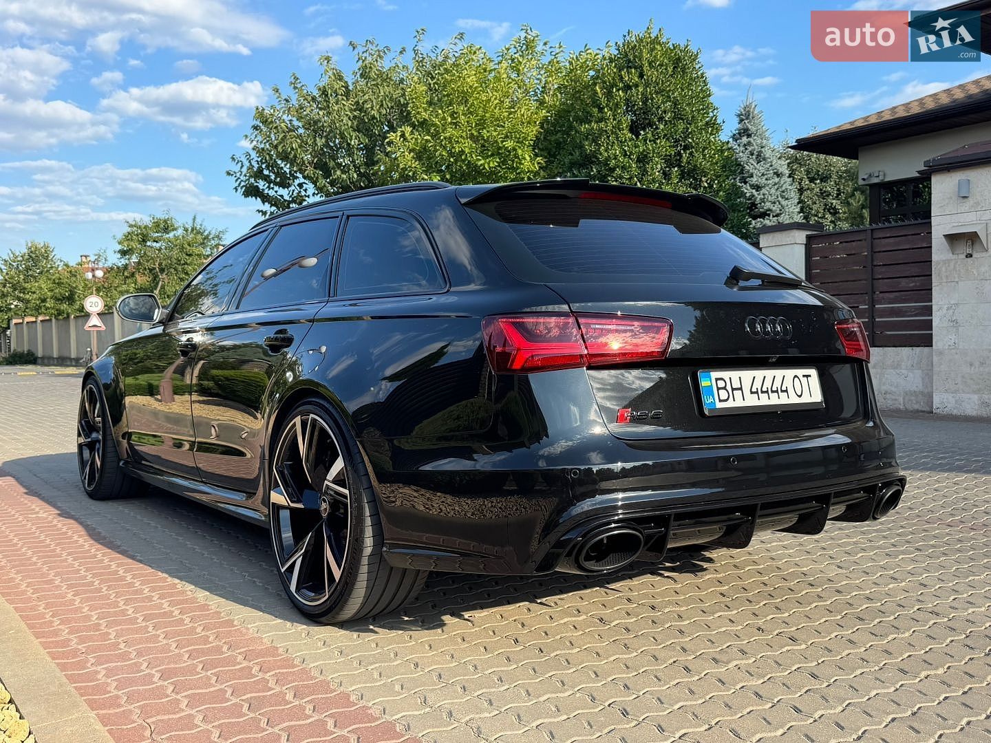 Audi RS6 2016 VIN WUAZZZ4G6GN905531 фото оголошення 10 з 109