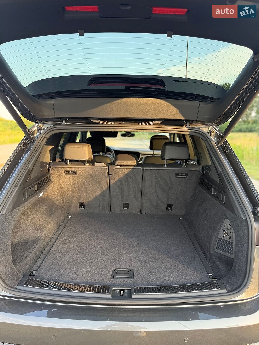 Volkswagen Touareg 2021 VIN WVGZZZCRZMD040575 фото оголошення 10 з 18