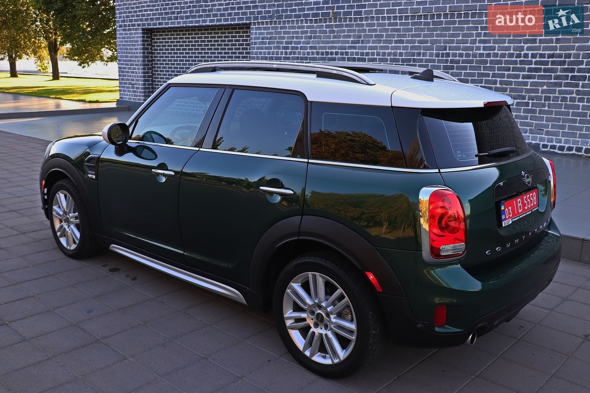 MINI Countryman 2018 VIN WMZYS7C57K3F46859 фото оголошення 10 з 34