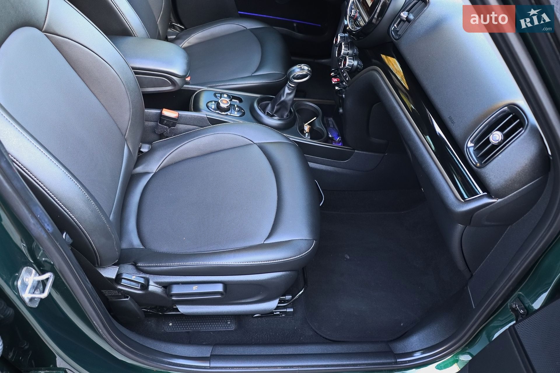 MINI Countryman 2018 VIN WMZYS7C57K3F46859 фото оголошення 26 з 34