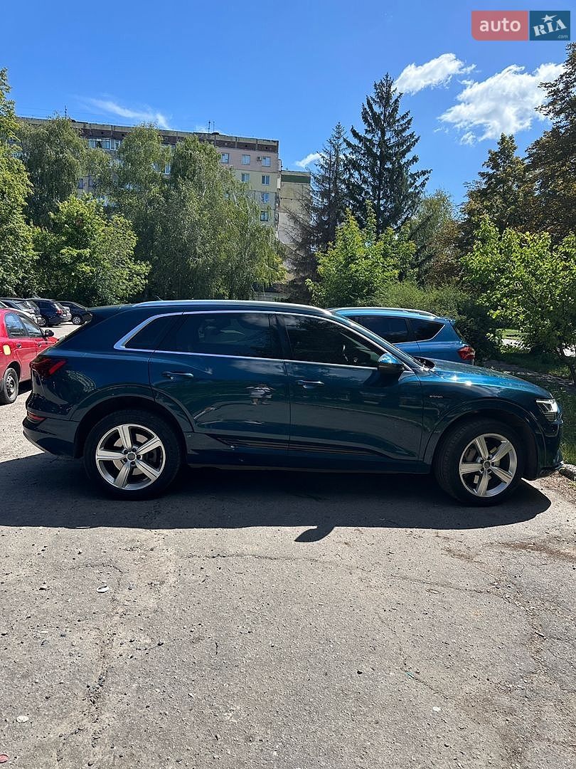 Audi e-tron 2019 VIN WAUZZZGE2LB014717 фото оголошення 12 з 21