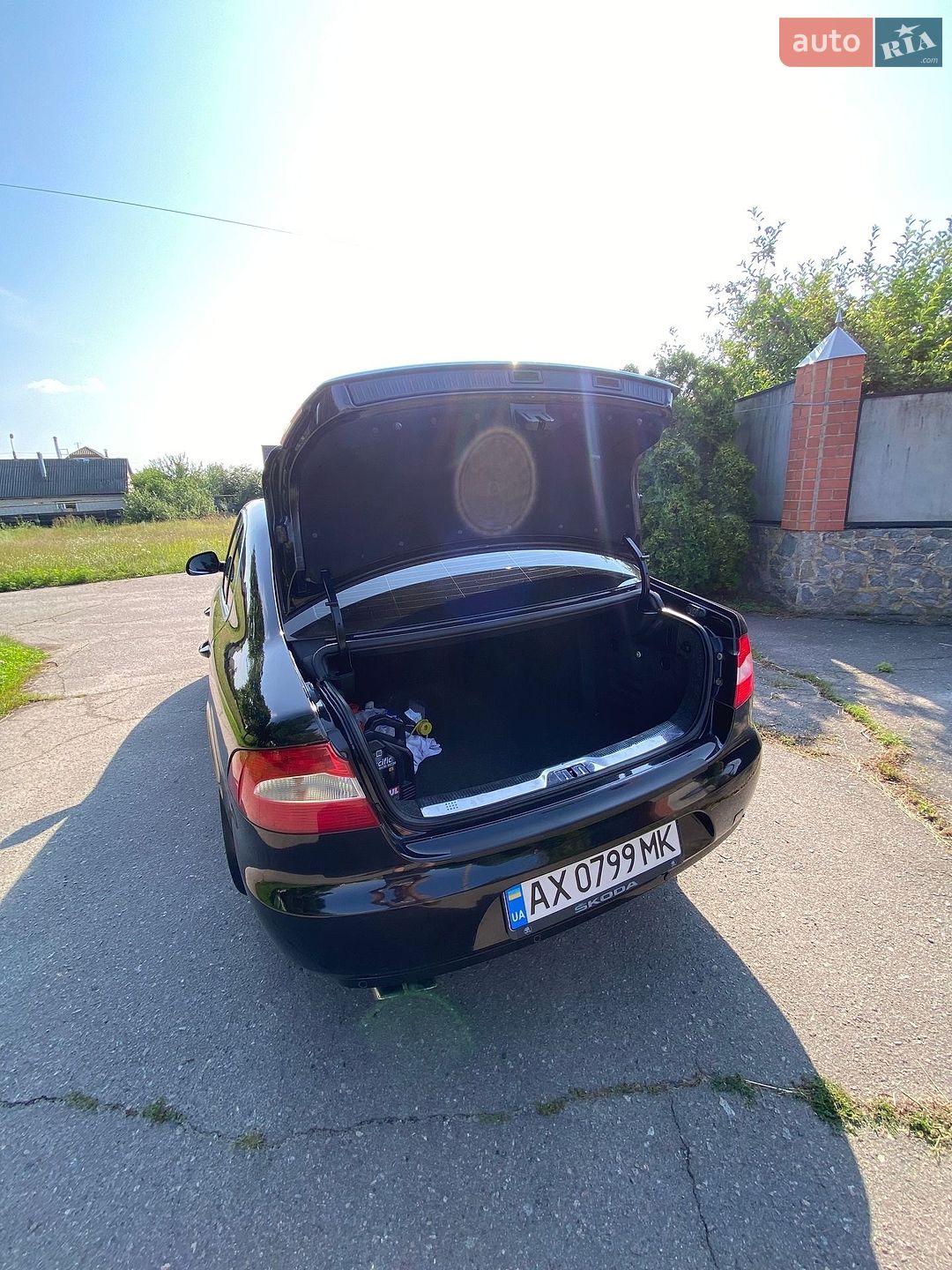 Skoda Superb 2011 VIN TMBAB43T9CB300155 фото оголошення 2 з 9