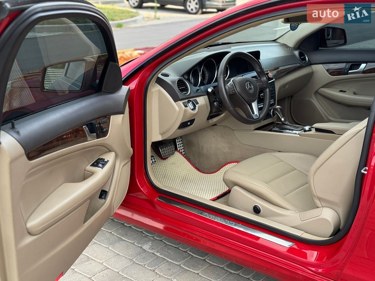 Mercedes-Benz C-Class 2013 VIN WDDGJ4HB4EG210940 фото оголошення 29 з 52