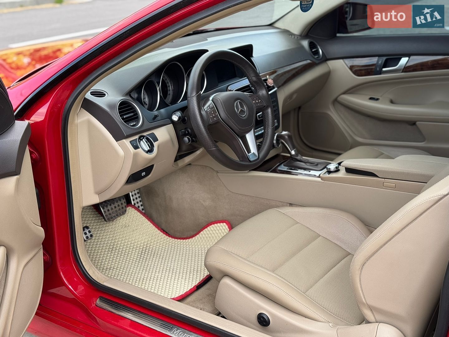 Mercedes-Benz C-Class 2013 VIN WDDGJ4HB4EG210940 фото оголошення 30 з 52
