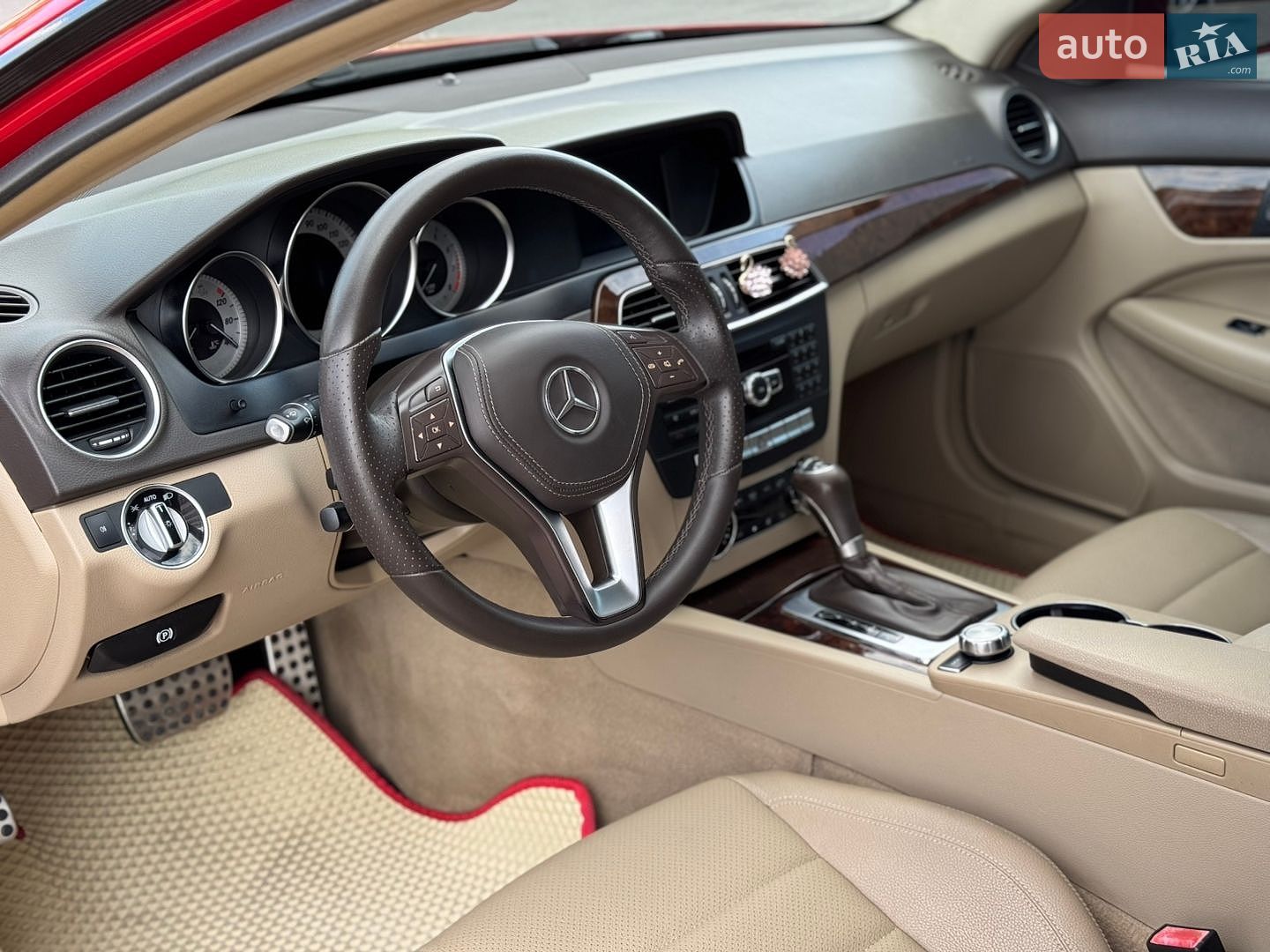Mercedes-Benz C-Class 2013 VIN WDDGJ4HB4EG210940 фото оголошення 31 з 52