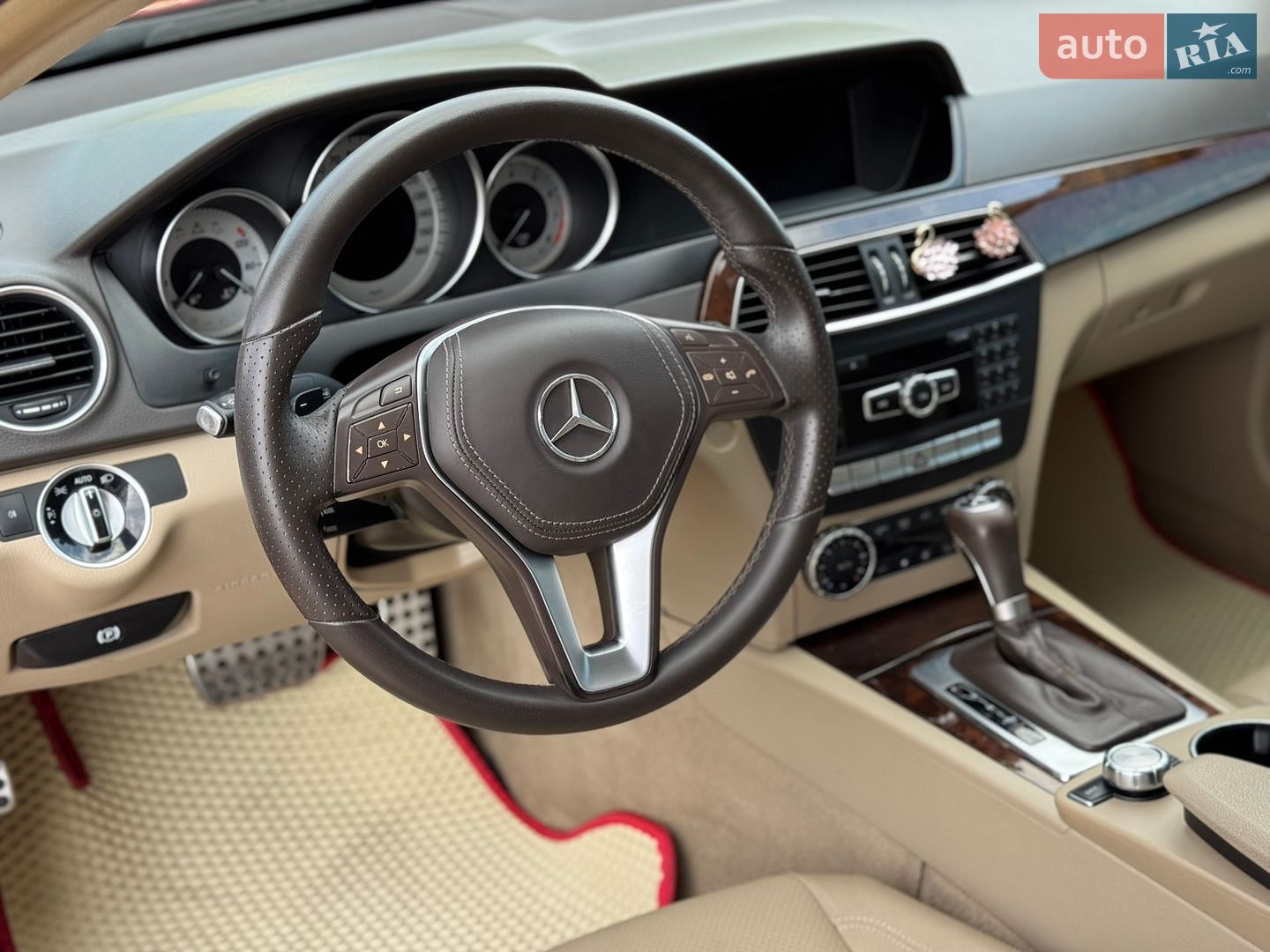 Mercedes-Benz C-Class 2013 VIN WDDGJ4HB4EG210940 фото оголошення 32 з 52
