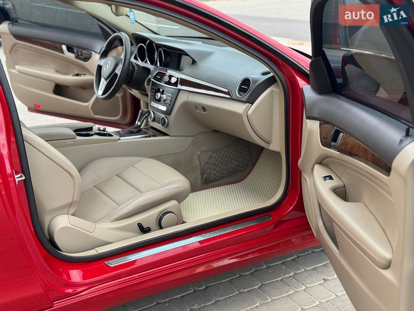 Mercedes-Benz C-Class 2013 VIN WDDGJ4HB4EG210940 фото оголошення 38 з 52