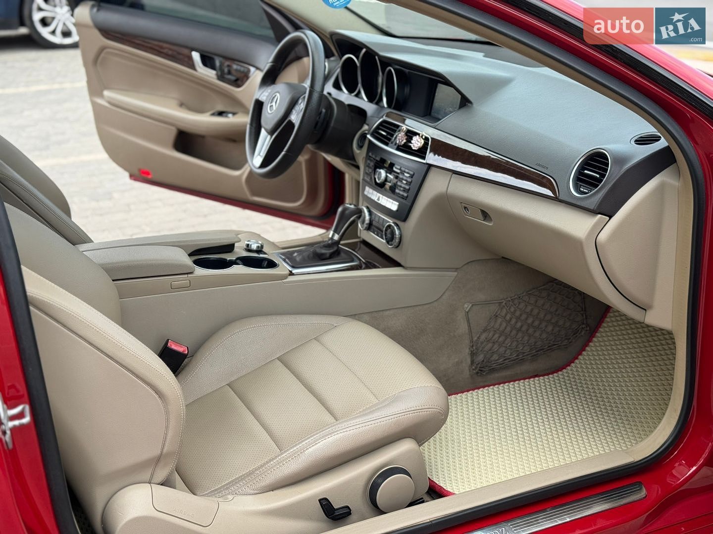 Mercedes-Benz C-Class 2013 VIN WDDGJ4HB4EG210940 фото оголошення 39 з 52