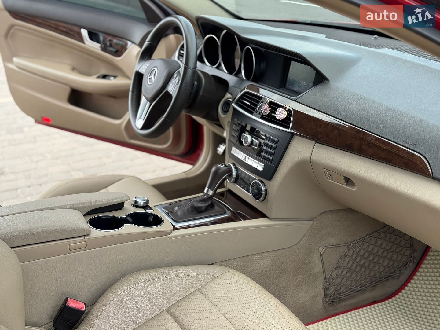 Mercedes-Benz C-Class 2013 VIN WDDGJ4HB4EG210940 фото оголошення 40 з 52