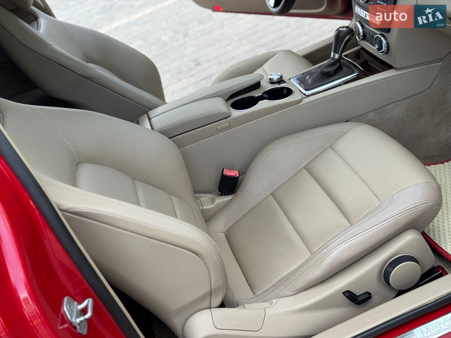 Mercedes-Benz C-Class 2013 VIN WDDGJ4HB4EG210940 фото оголошення 44 з 52