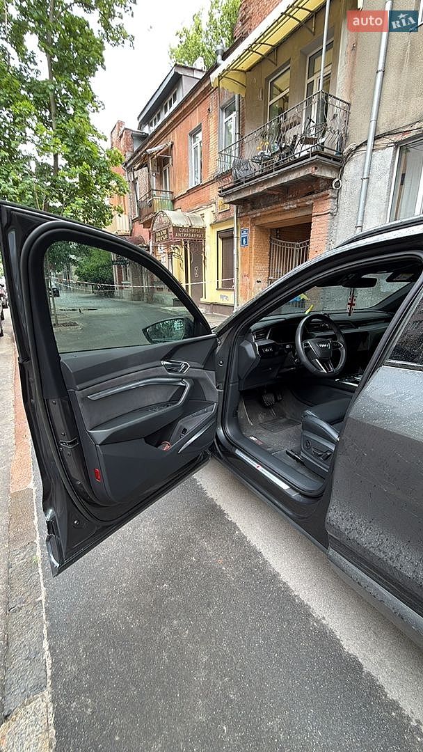 Audi e-tron Sportback 2021 VIN WAUZZZGE4NB017752 фото оголошення 13 з 18