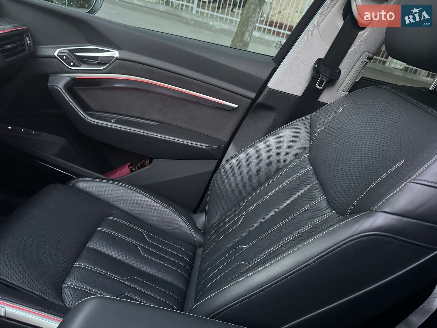 Audi e-tron 2020 VIN WA1VABGE1MB020908 фото оголошення 30 з 30