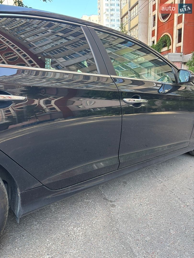 Hyundai Sonata 2017 VIN 5NPE34AF0JH610282 фото оголошення 6 з 64