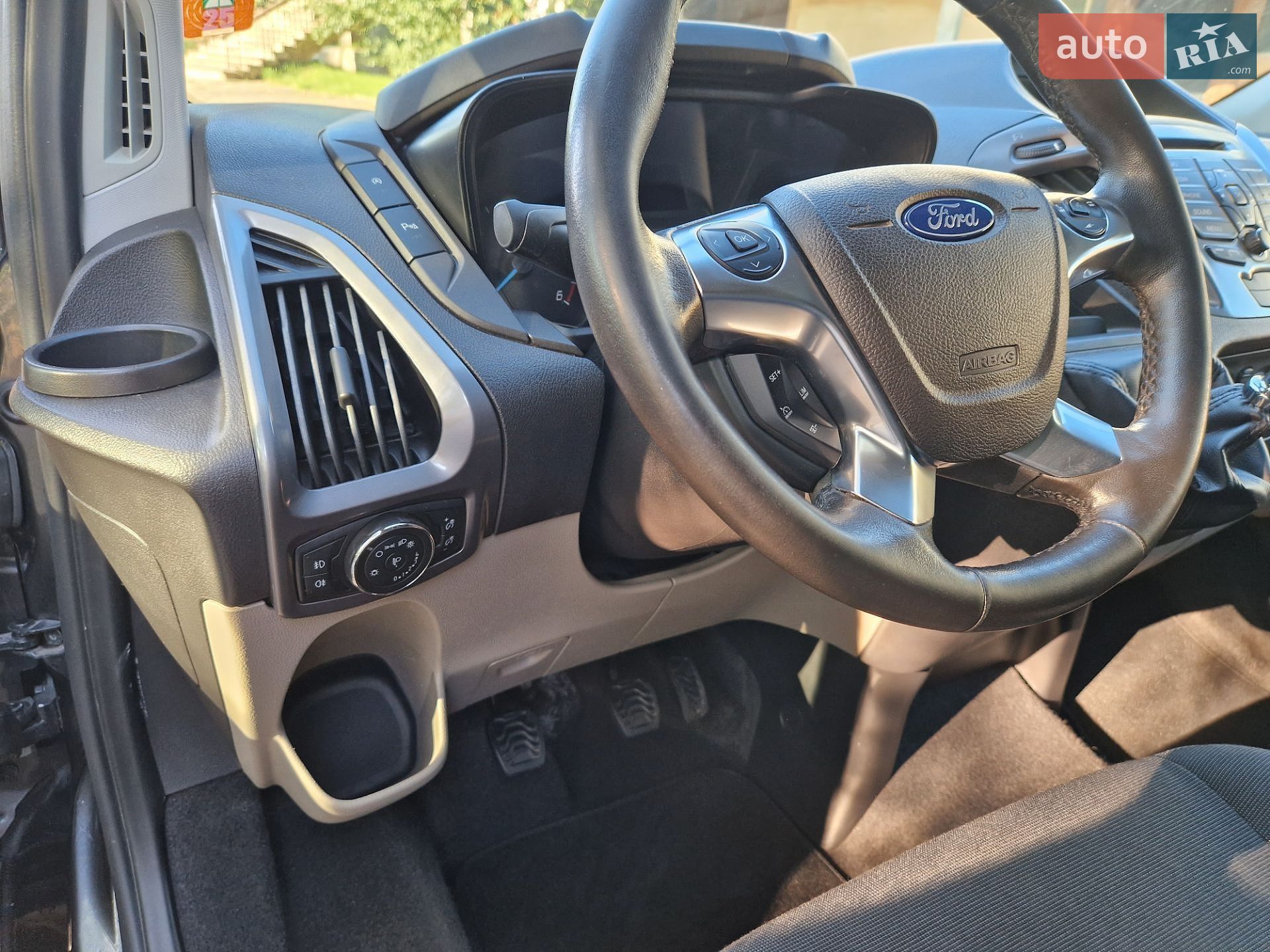 Ford Tourneo Custom 2017 VIN WF03XXTTG3HP52095 фото оголошення 13 з 30
