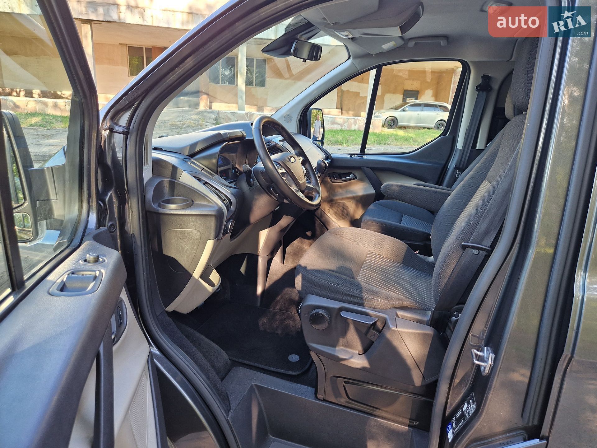 Ford Tourneo Custom 2017 VIN WF03XXTTG3HP52095 фото оголошення 12 з 30