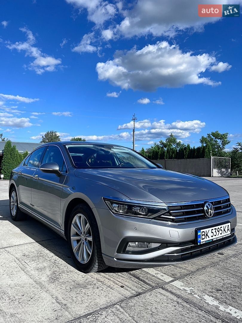 Volkswagen Passat 2019 VIN WVWZZZ3CZLE004390 фото оголошення 2 з 35