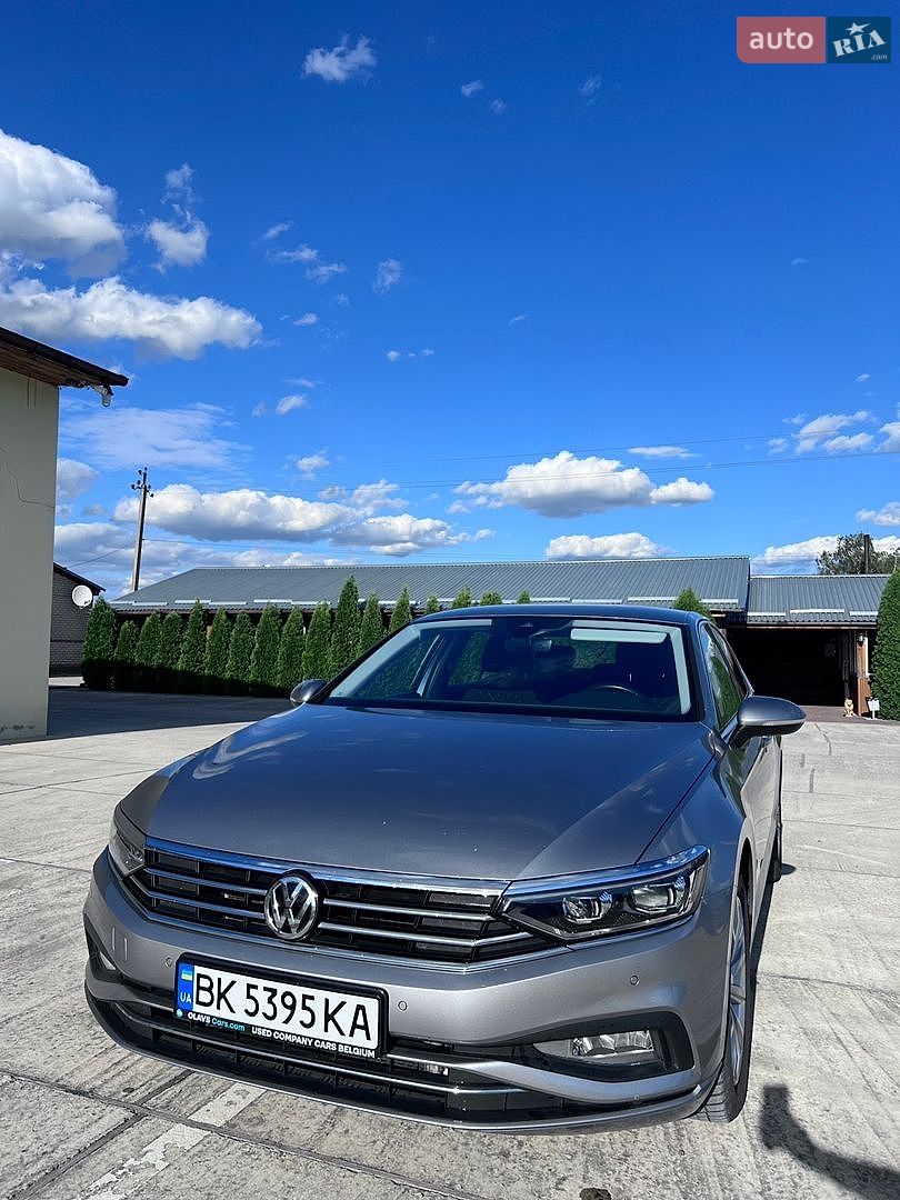 Volkswagen Passat 2019 VIN WVWZZZ3CZLE004390 фото оголошення 8 з 35