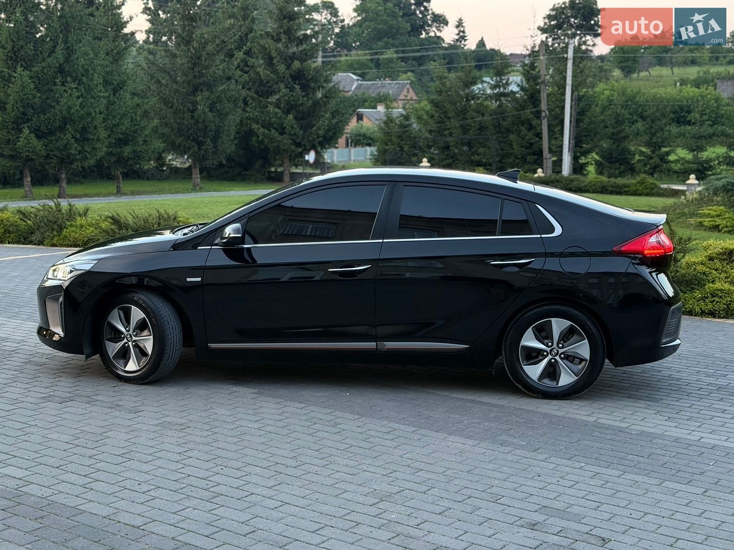 Hyundai Ioniq 2017 VIN KMHC851HFHU017583 фото оголошення 3 з 20