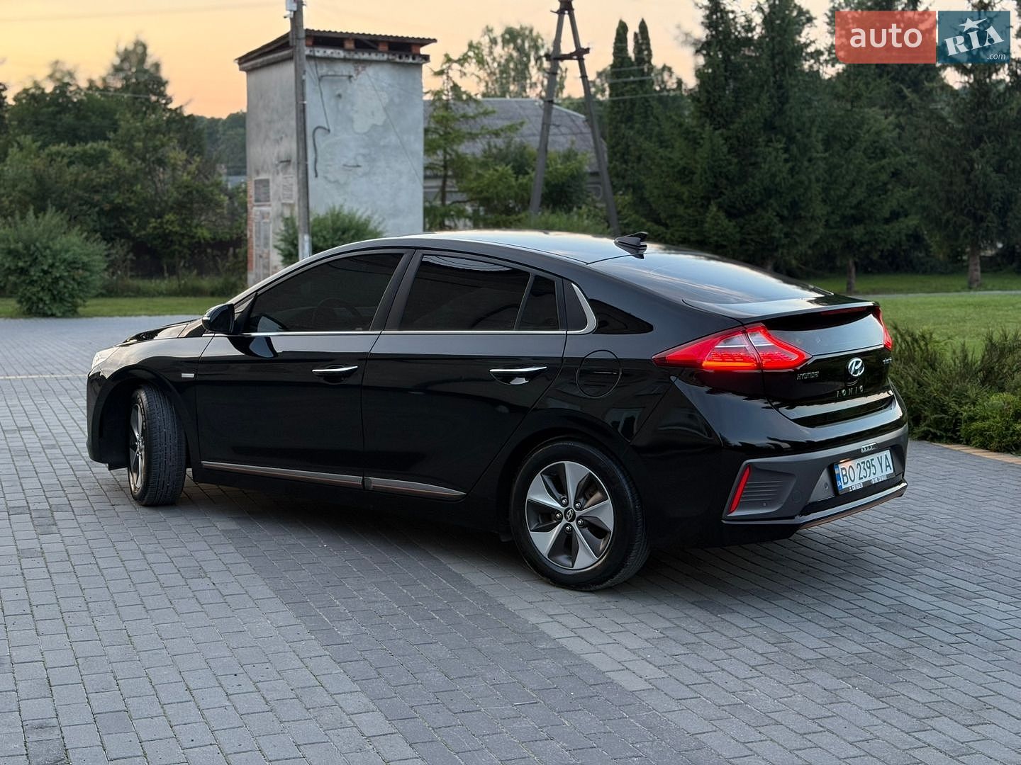 Hyundai Ioniq 2017 VIN KMHC851HFHU017583 фото оголошення 4 з 20