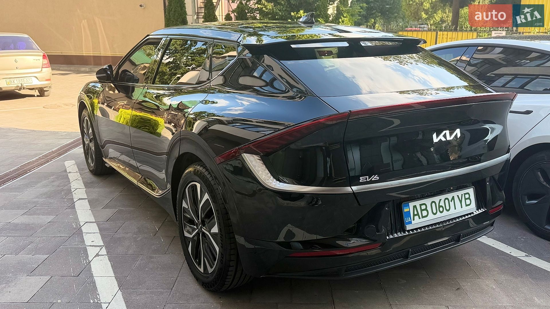Kia EV6 2023 VIN KNDC34LA5P5117876 фото оголошення 3 з 10