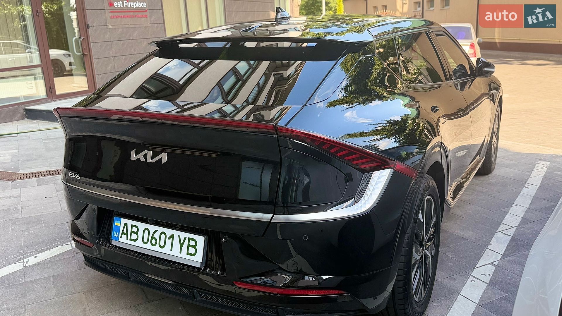 Kia EV6 2023 VIN KNDC34LA5P5117876 фото оголошення 4 з 10