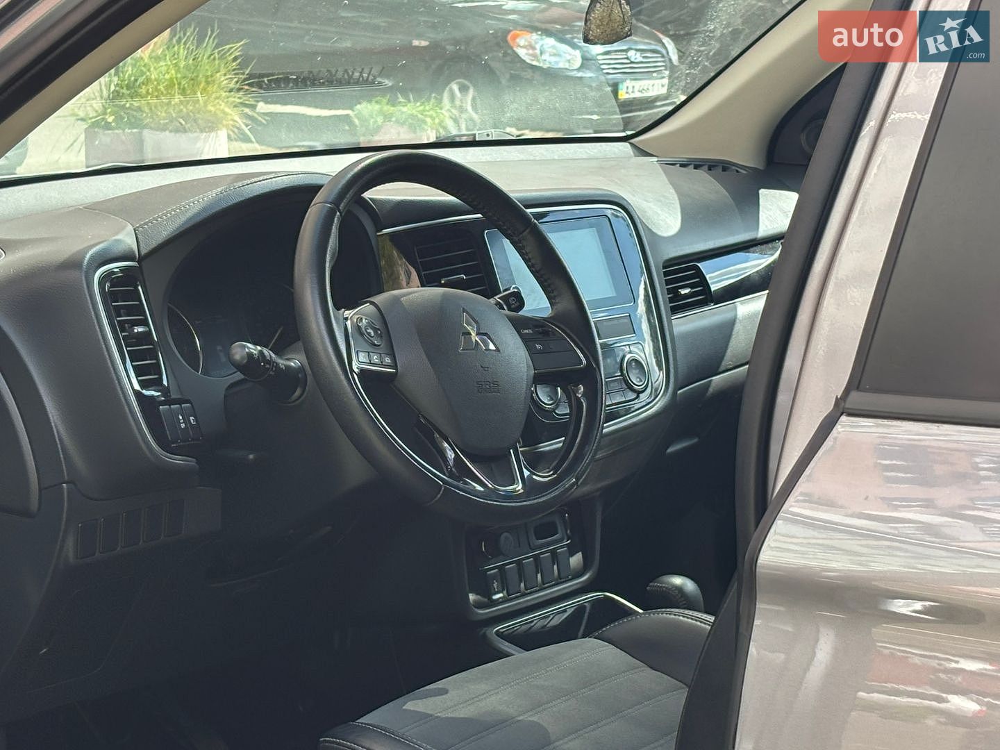 MITSUBISHI OUTLANDER 2019 VIN JA4AZ3A39KZ046181 фото оголошення 10 з 18
