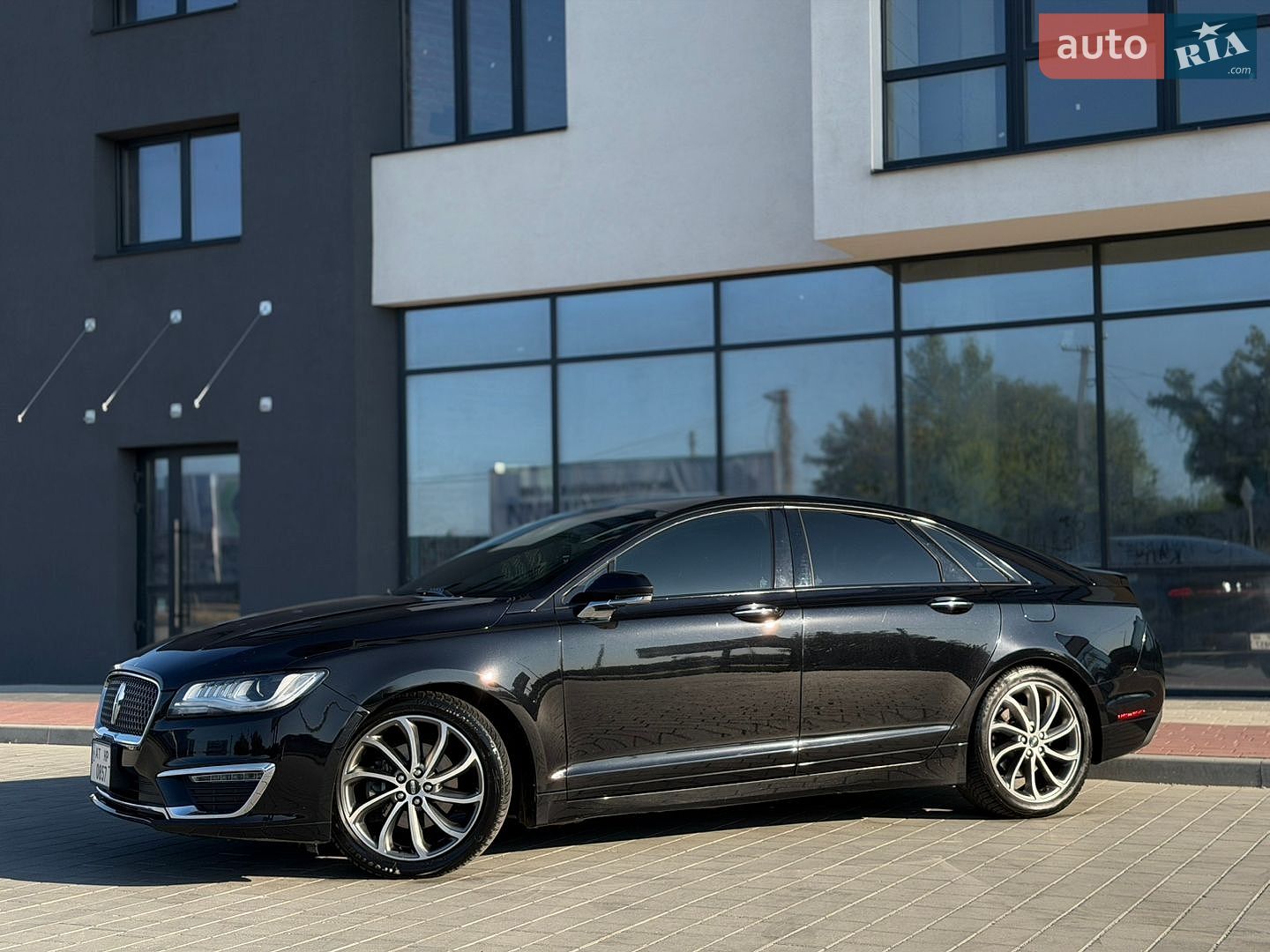 Lincoln MKZ 2019 VIN 3LN6L5D97KR626991 фото оголошення 2 з 46