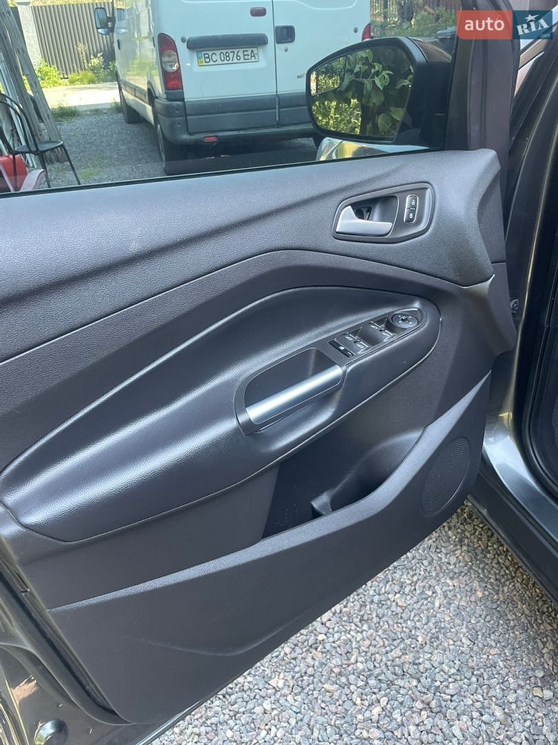 Ford Escape 2019 VIN 1FMCU0GD8KUB26706 фото оголошення 18 з 28