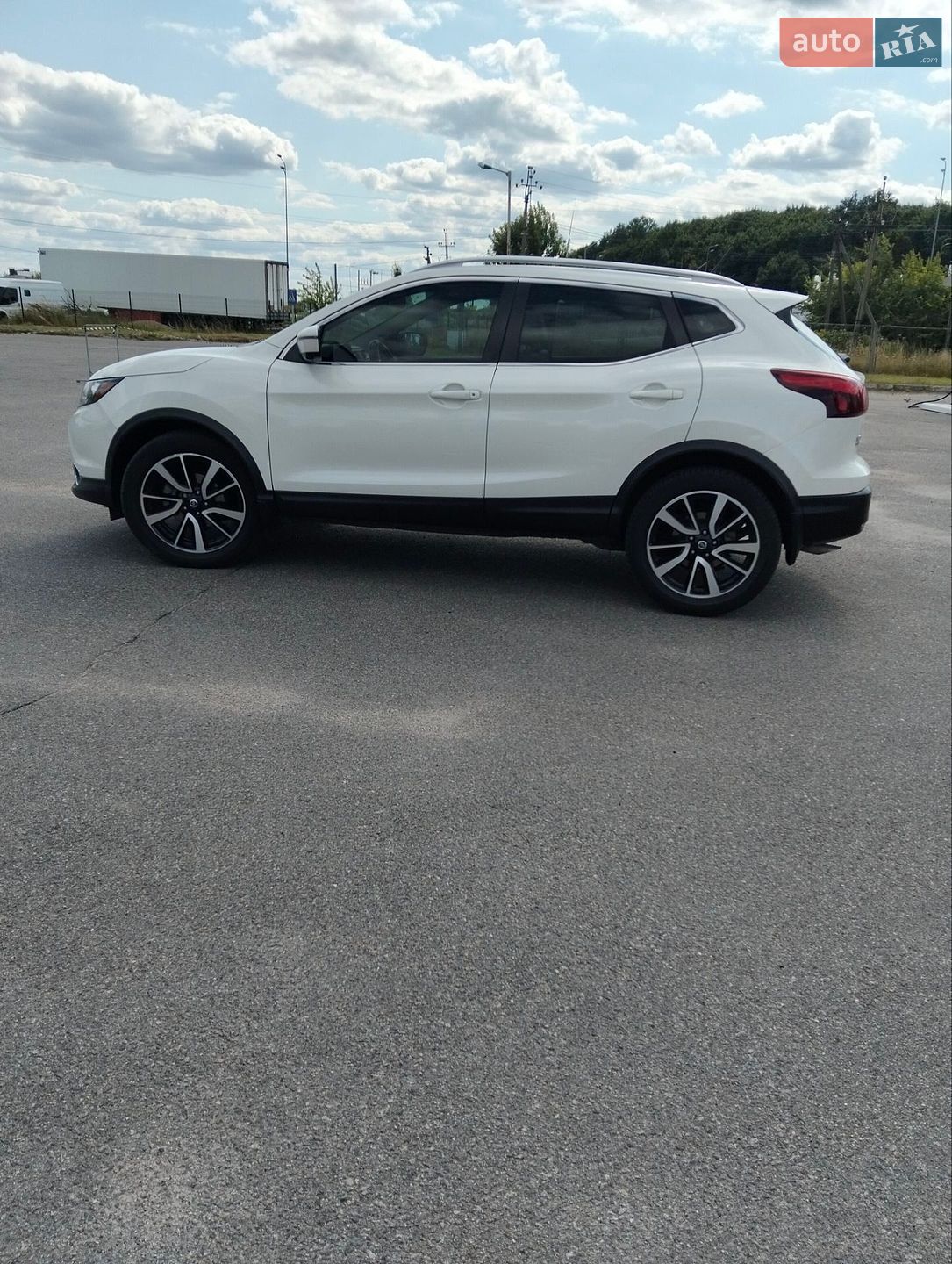 Nissan Rogue Sport 2017 VIN JN1BJ1CPXJW102685 фото оголошення 3 з 61