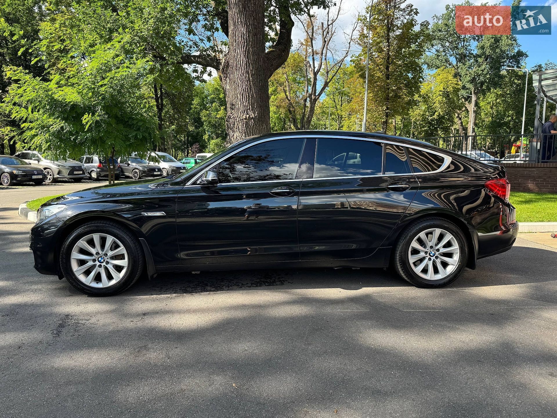 BMW 5 Series GT 2017 VIN WBASZ61070G172370 фото оголошення 8 з 26