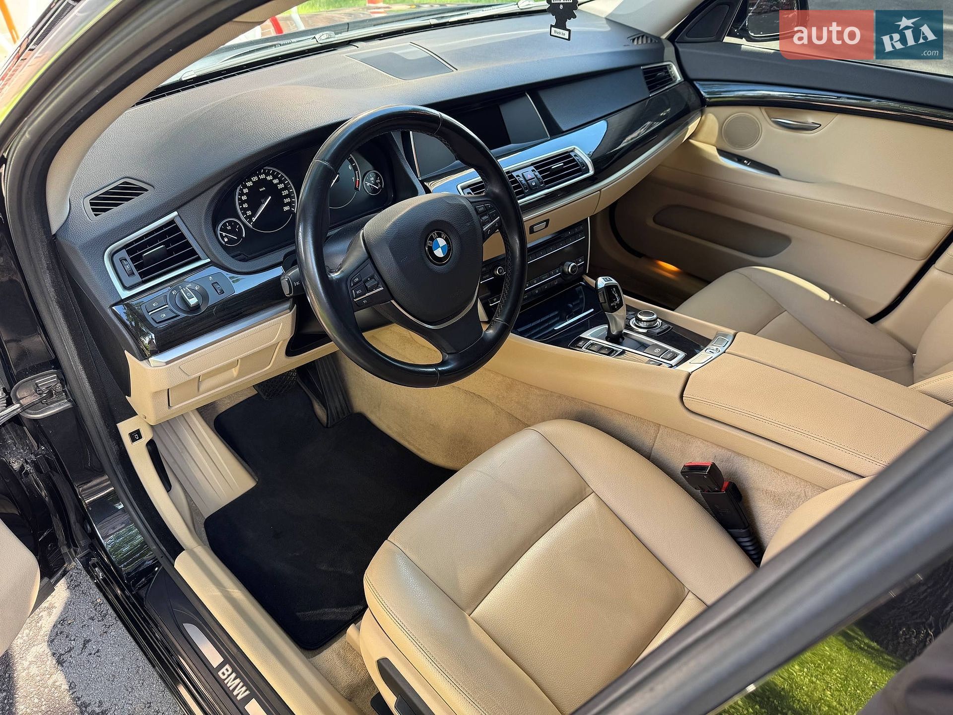 BMW 5 Series GT 2017 VIN WBASZ61070G172370 фото оголошення 10 з 26