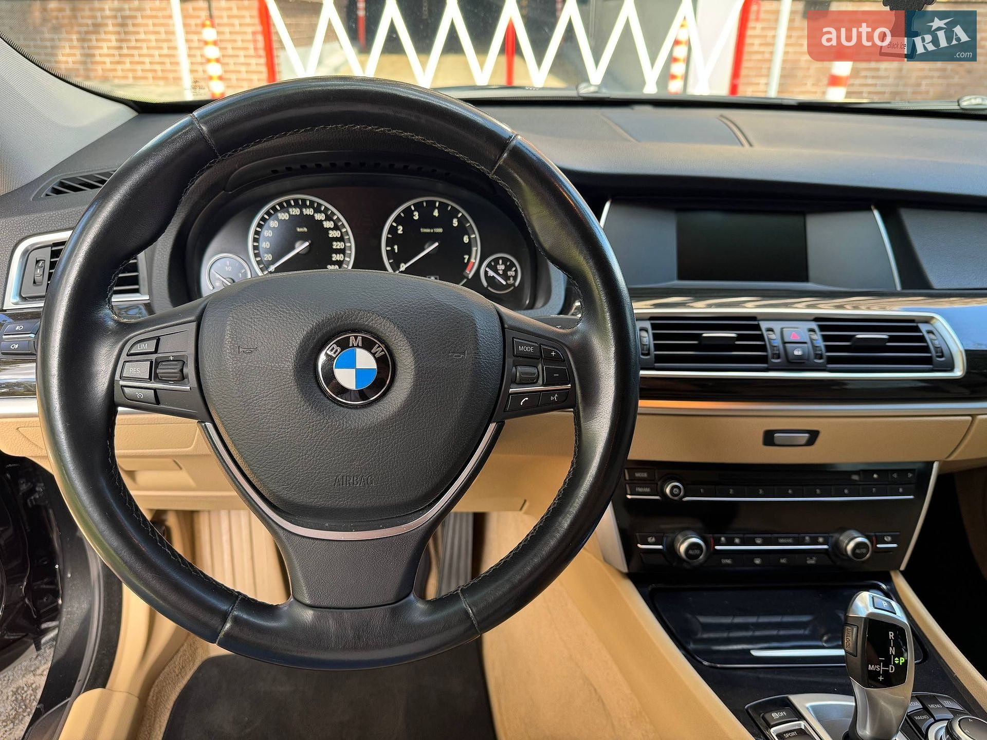 BMW 5 Series GT 2017 VIN WBASZ61070G172370 фото оголошення 11 з 26