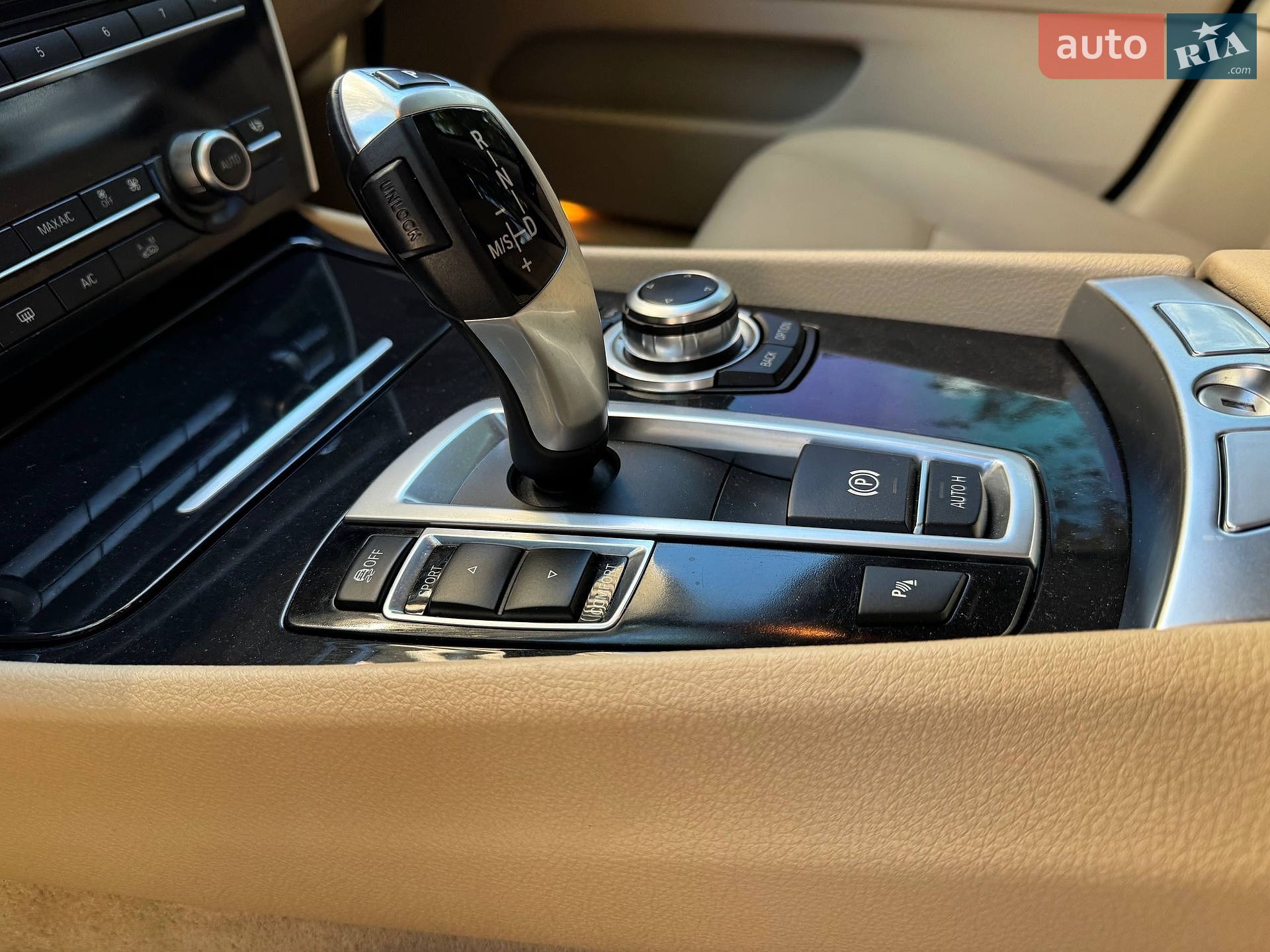 BMW 5 Series GT 2017 VIN WBASZ61070G172370 фото оголошення 13 з 26