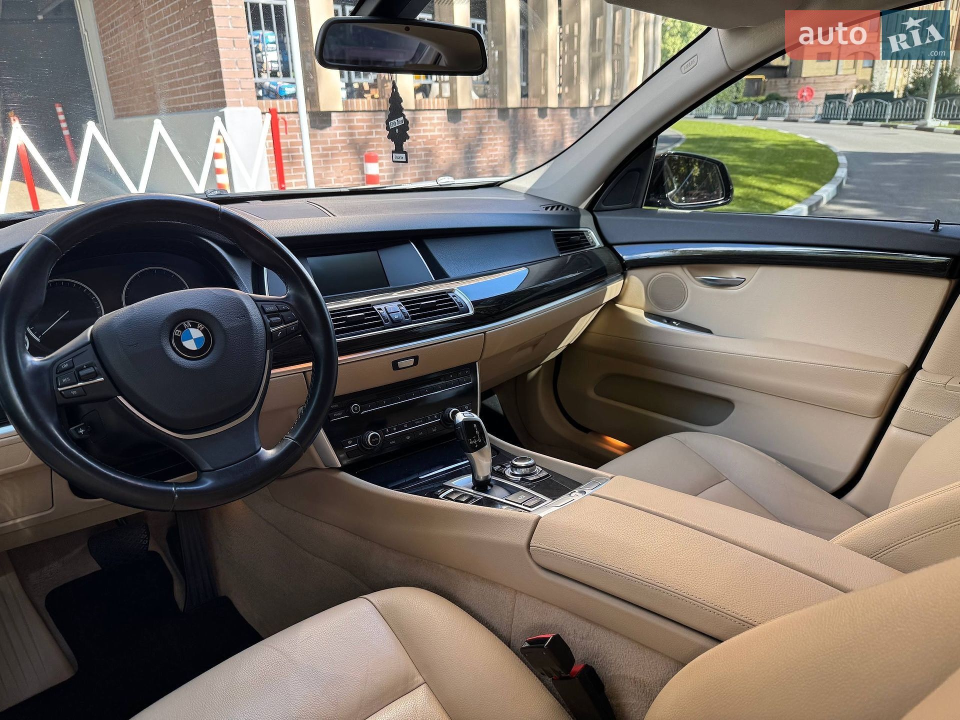 BMW 5 Series GT 2017 VIN WBASZ61070G172370 фото оголошення 16 з 26