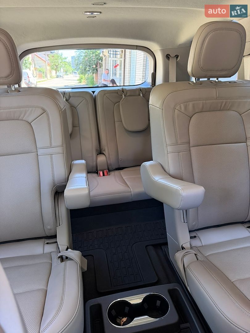 Lincoln Aviator 2023 VIN 5LM5J7XC6PGL23782 фото оголошення 9 з 16