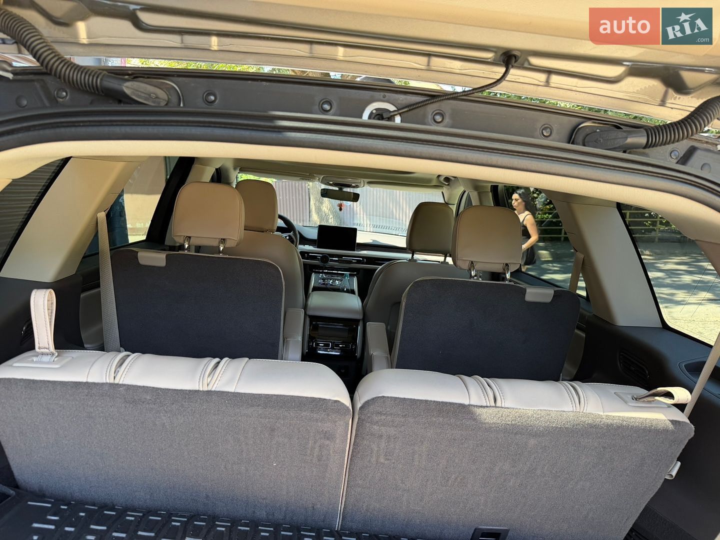 Lincoln Aviator 2023 VIN 5LM5J7XC6PGL23782 фото оголошення 12 з 16
