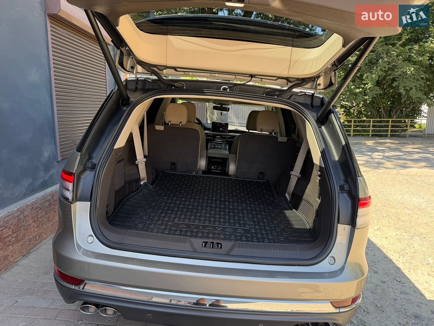Lincoln Aviator 2023 VIN 5LM5J7XC6PGL23782 фото оголошення 13 з 16