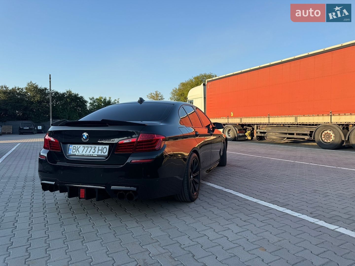 BMW 5 Series 2015 VIN WBAFV3C58FD687022 фото оголошення 8 з 19