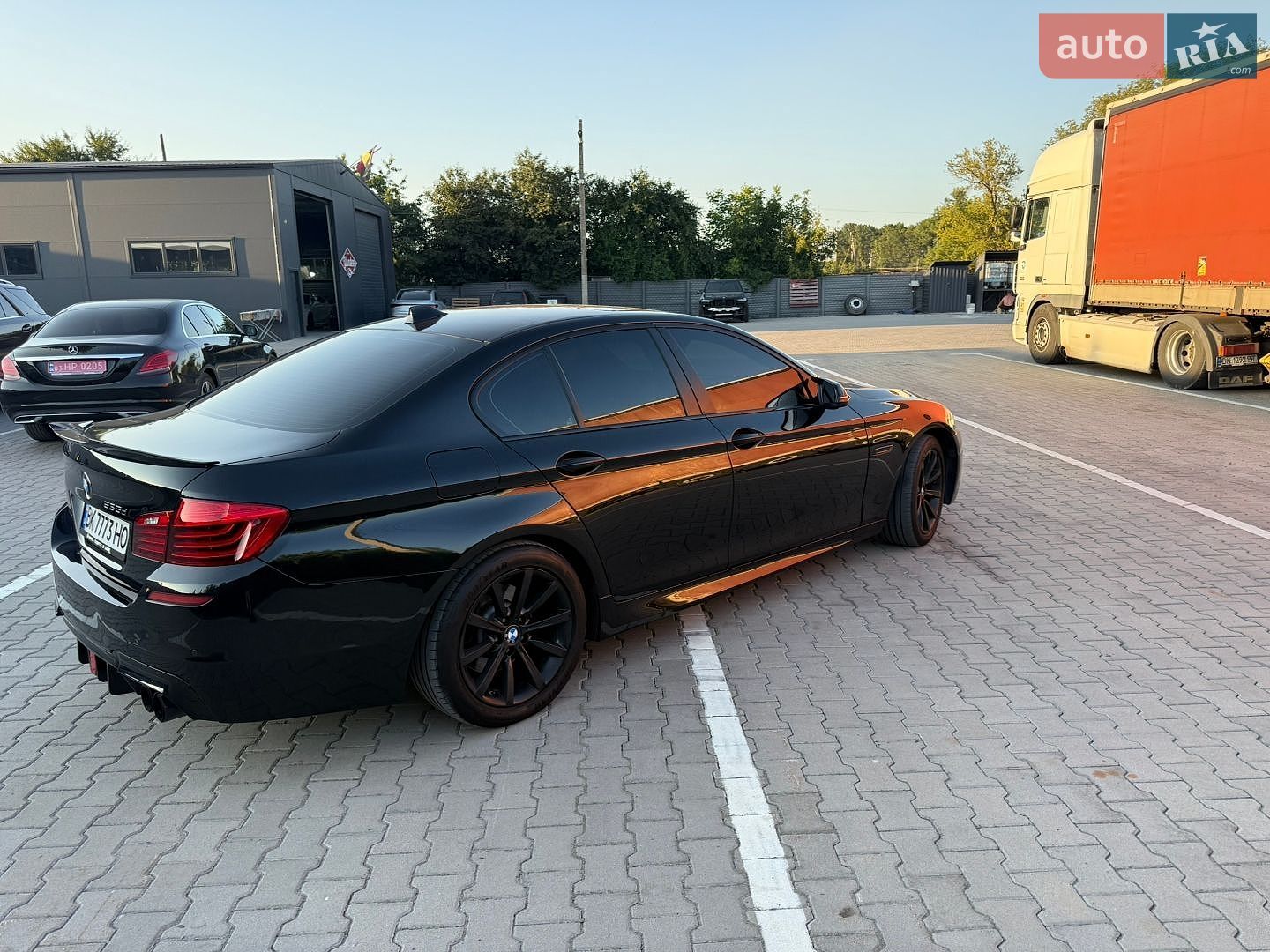 BMW 5 Series 2015 VIN WBAFV3C58FD687022 фото оголошення 9 з 19