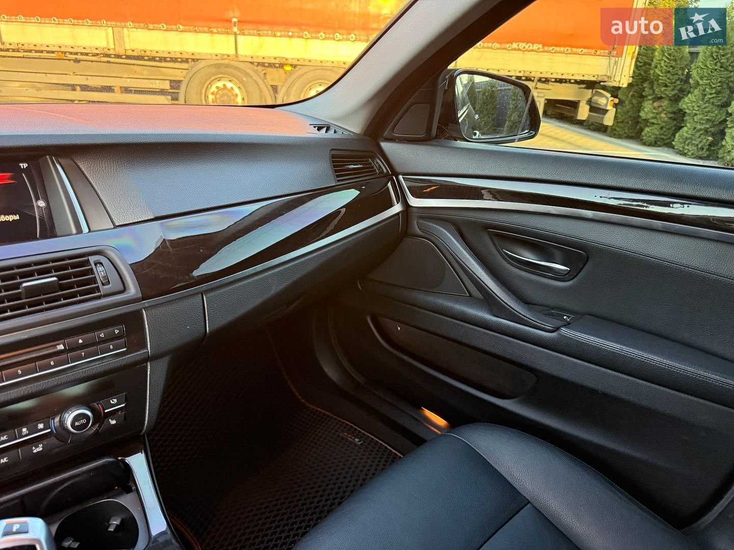 BMW 5 Series 2015 VIN WBAFV3C58FD687022 фото оголошення 13 з 19