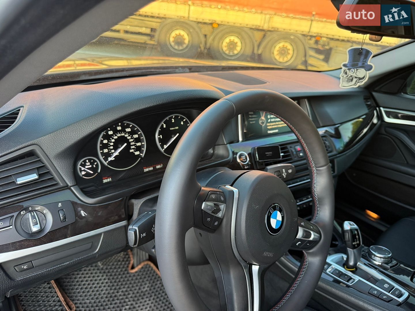 BMW 5 Series 2015 VIN WBAFV3C58FD687022 фото оголошення 15 з 19