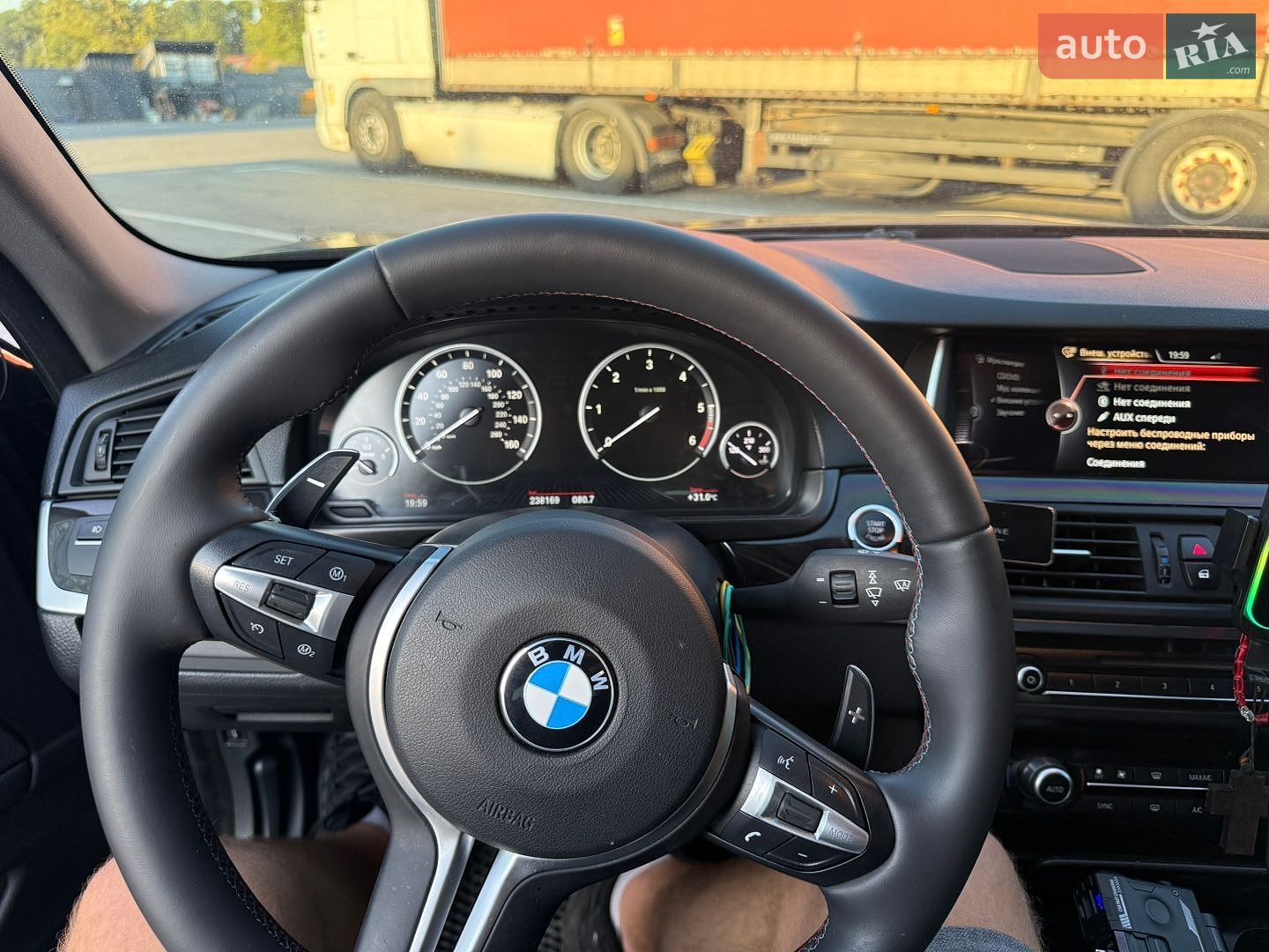 BMW 5 Series 2015 VIN WBAFV3C58FD687022 фото оголошення 11 з 19