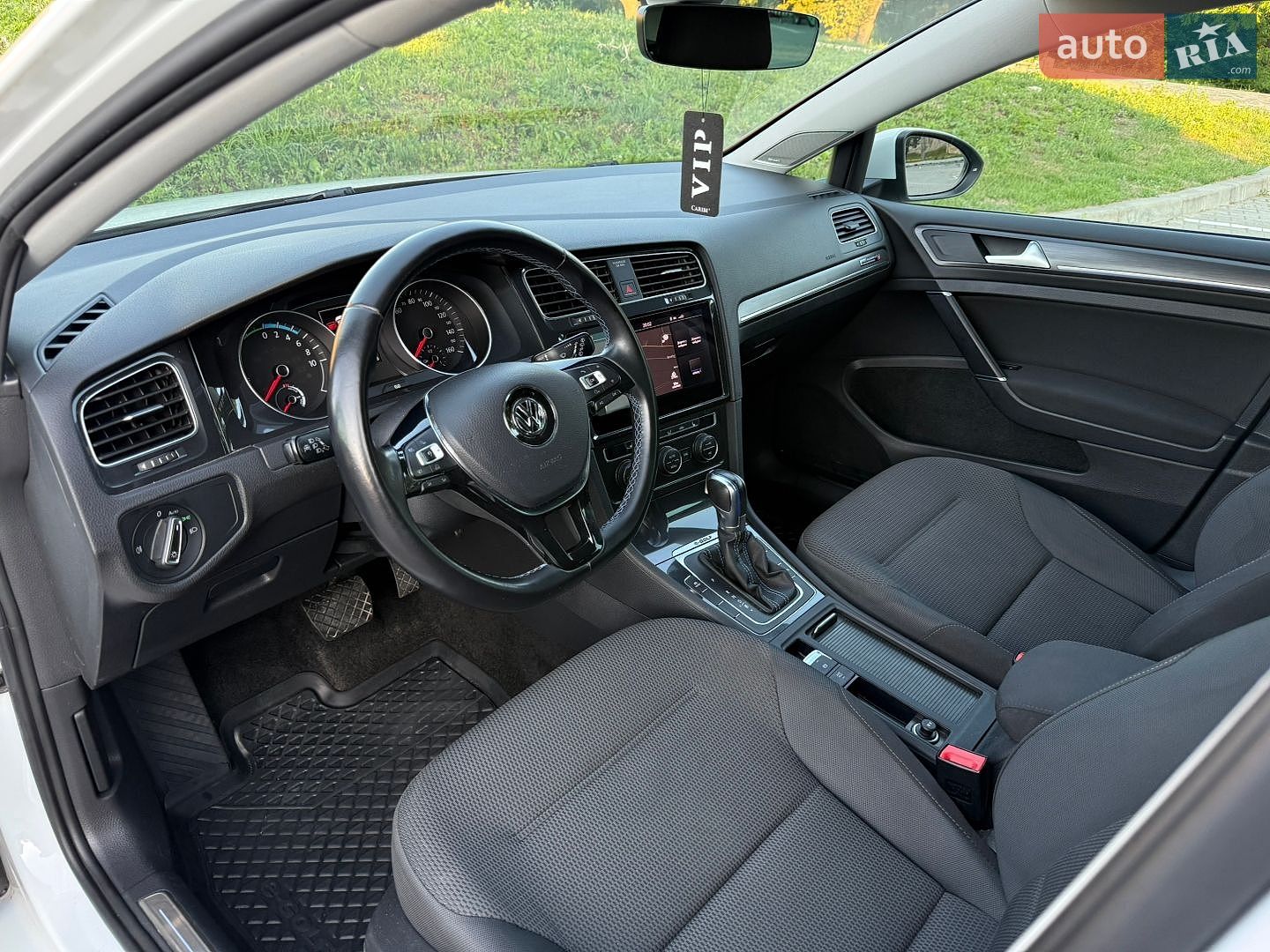 Volkswagen e-Golf 2018 VIN WVWZZZAUZJ8910428 фото оголошення 21 з 70